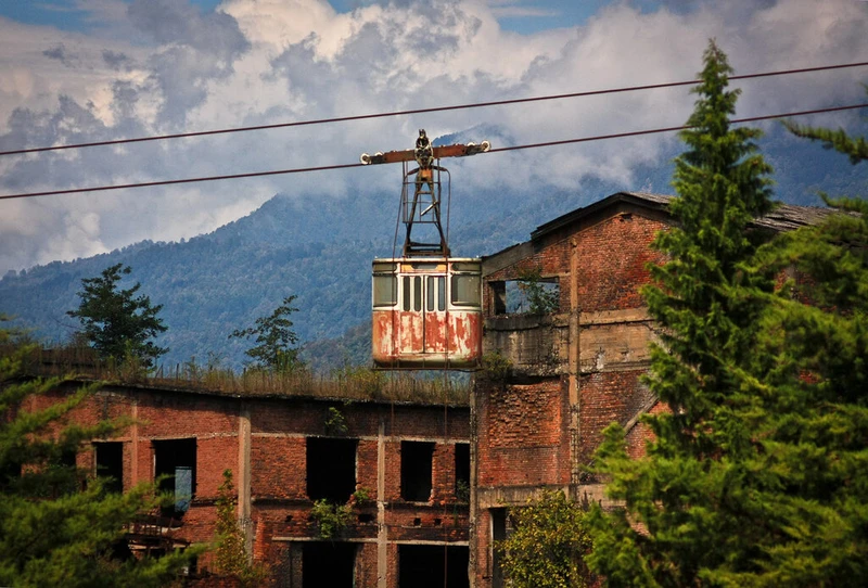 Города-призраки восточной Абхазии и парк водопадов (из Сочи)