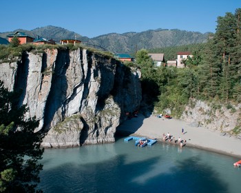 Прогулка к водопадам, горные реки и остров-скала