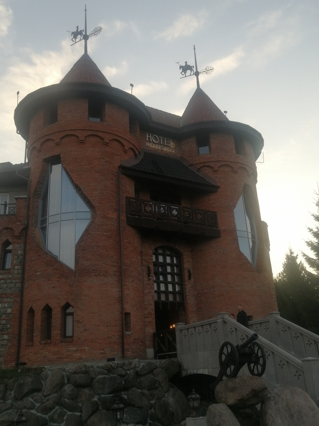 Калинград очень интересное место, очень советую всем, это и история, и природа, и гастрономическое место.