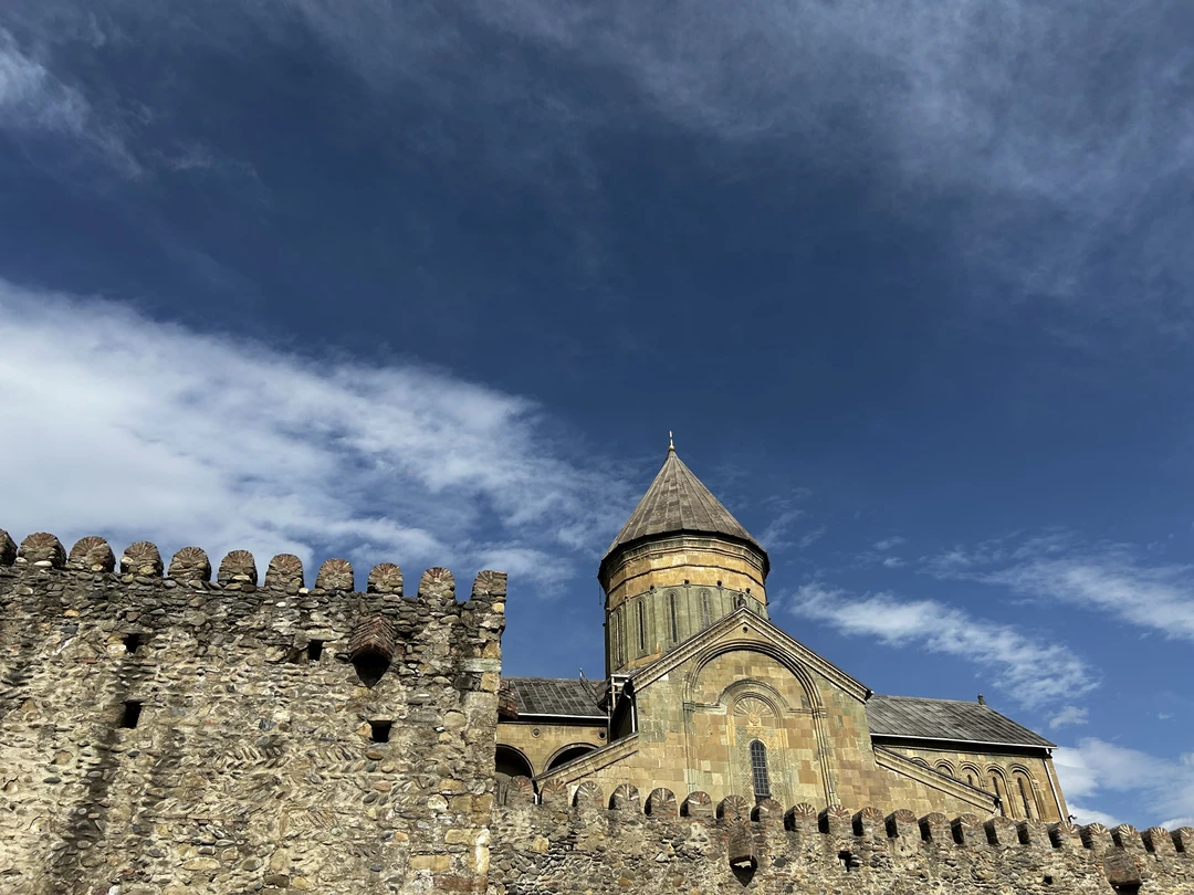 Экскурсией полностью довольны. У нас получилась индивидуальная экскурсия- нас было двое. Гид Лери встретил на обговоренном