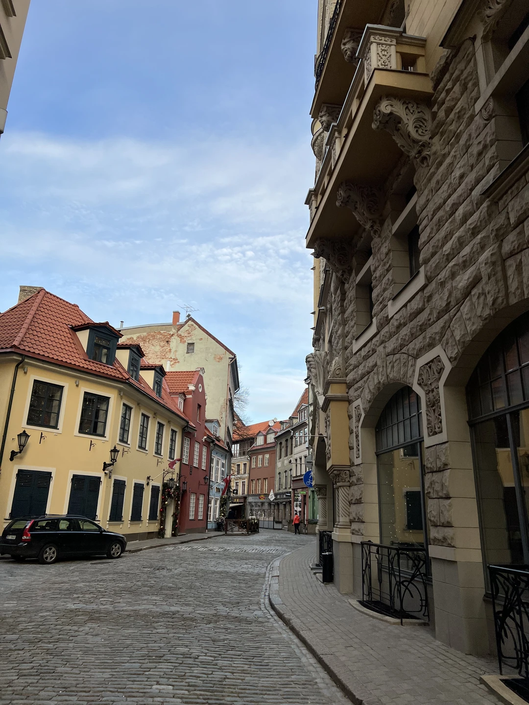 Отличная экскурсия, продуманный маршрут, даже с учетом -10 мороза, мы смогли все запланированное охватить. Александра очень