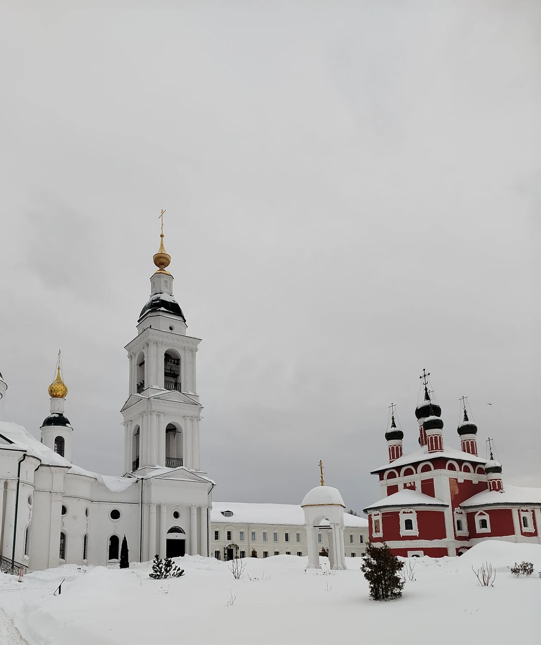 Были на экскурсии в ливневый снег,казалось бы погода совсем еюне для прогулок,но в итоге мы остались