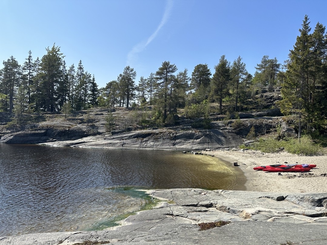 В субботу проплыли полный маршрут вокруг острова Хонкасало, хотя познакомились с каяком впервые. Для физически подготовленных