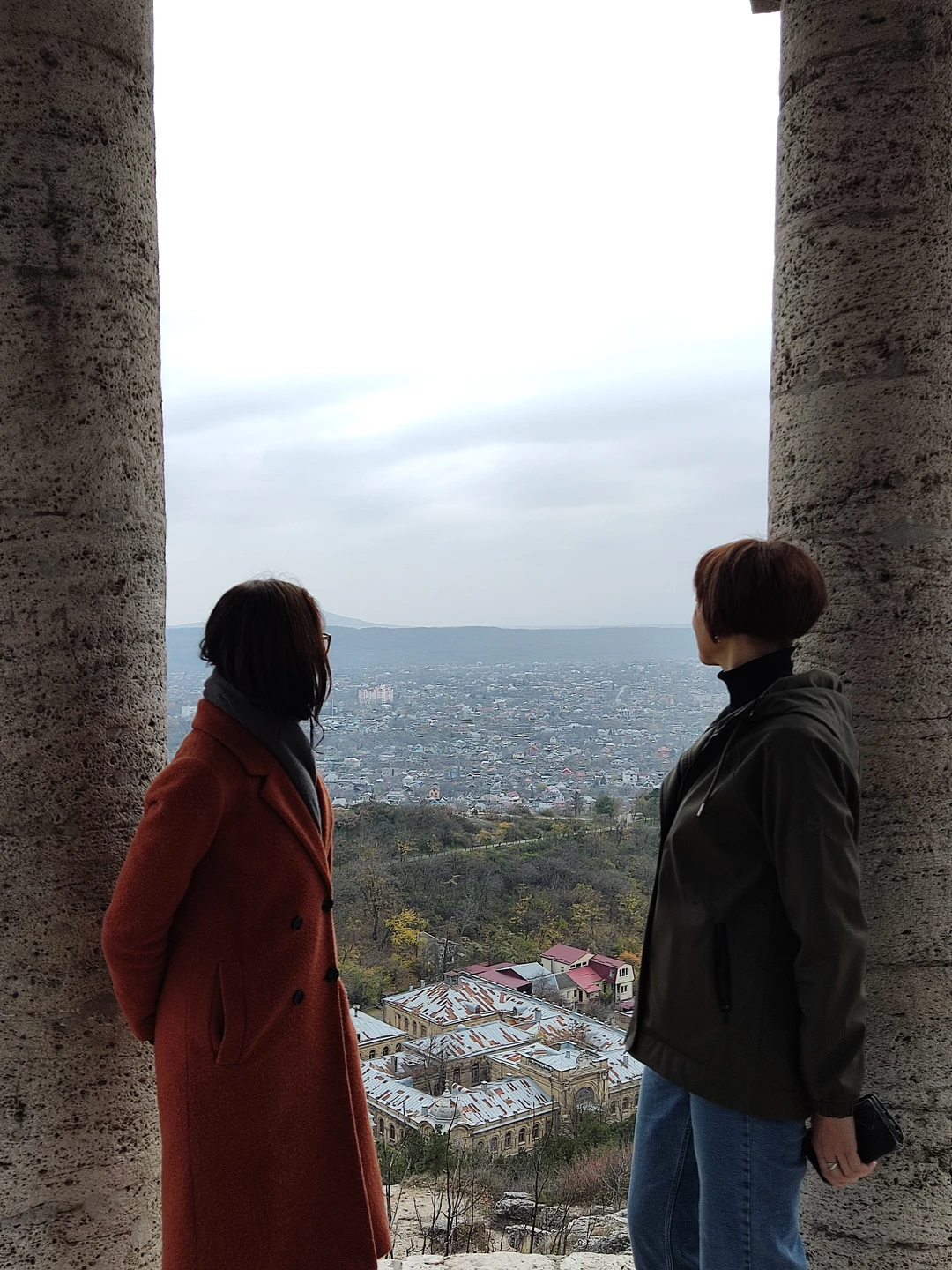 Отличная экскурсия! Валерия комфортный в общении, приятный человек, доступно, подробно, с глубоким знанием истории и естественных