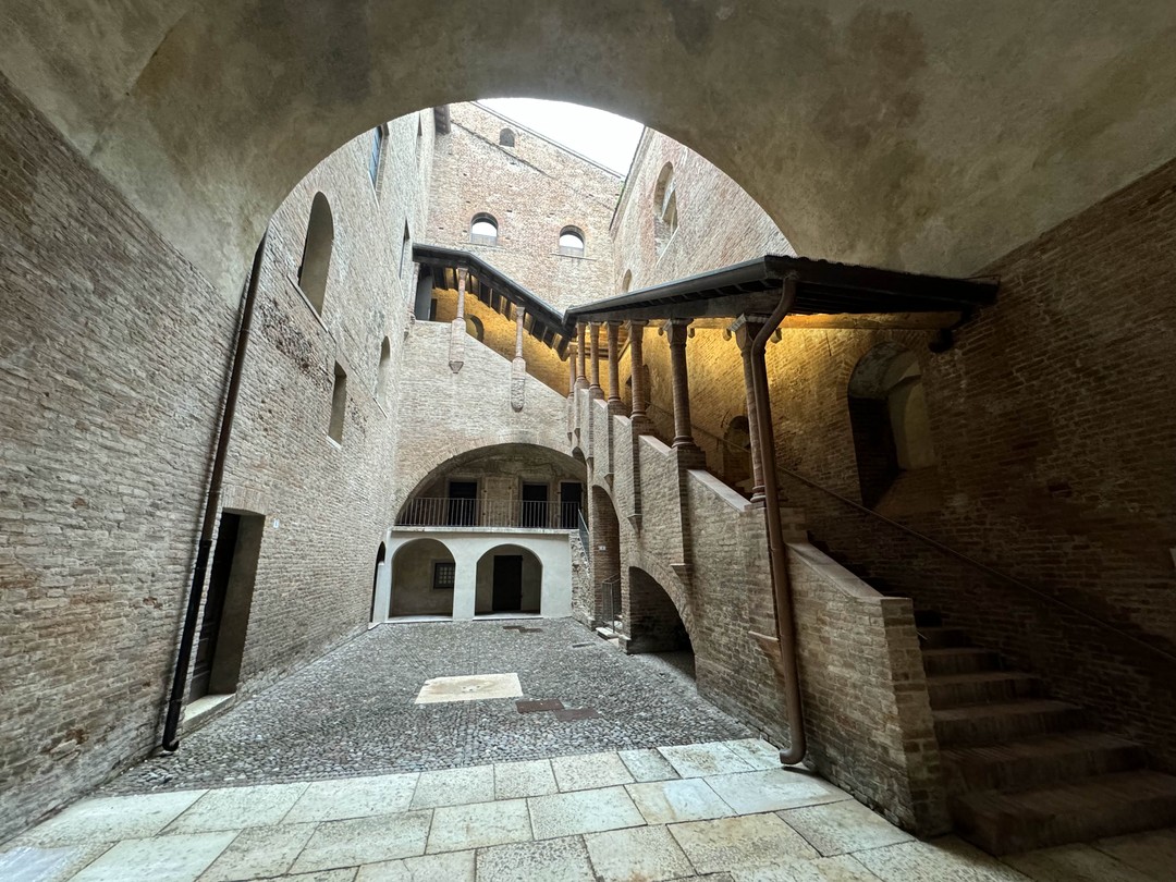 Нона прекрасный экскурсовод - всем советую открыть этот для себя и друзей