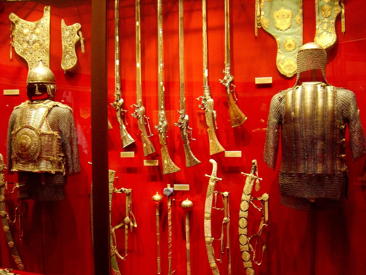 Фото Оружейная палата Московского Кремля (только на иностранном языке)