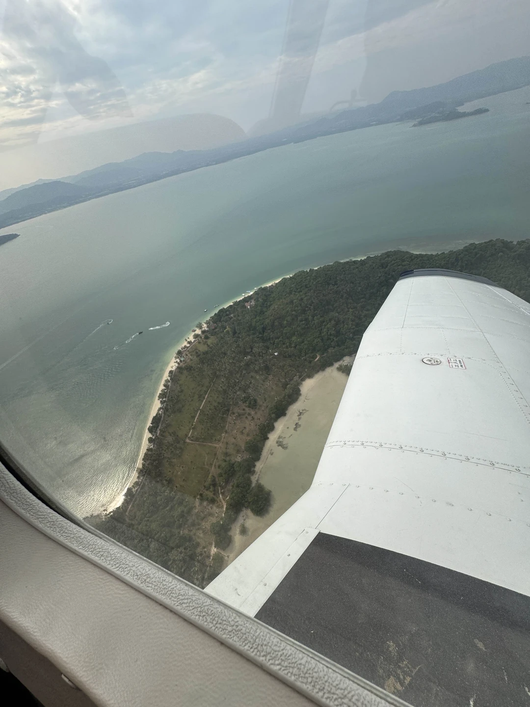 Делала подарок мужу на 30-летие, он давно мечтал так полетать)