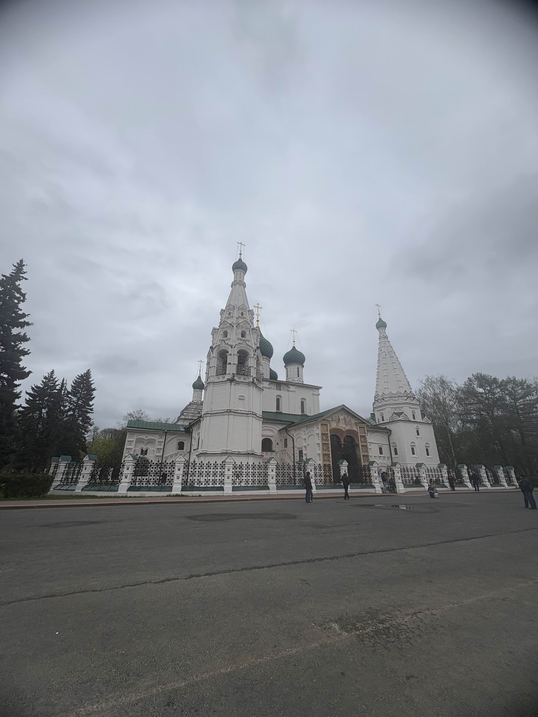 Отличный гид, живое общение. Было интересно и познавательно. Хороший маршрут- увидели все главное