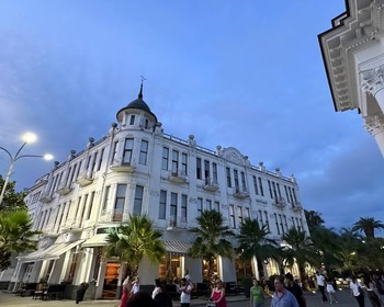Прогулка по Сухуму: набережная Махаджиров, Тетральная площадь, Сухумская гора и станция «Гума»