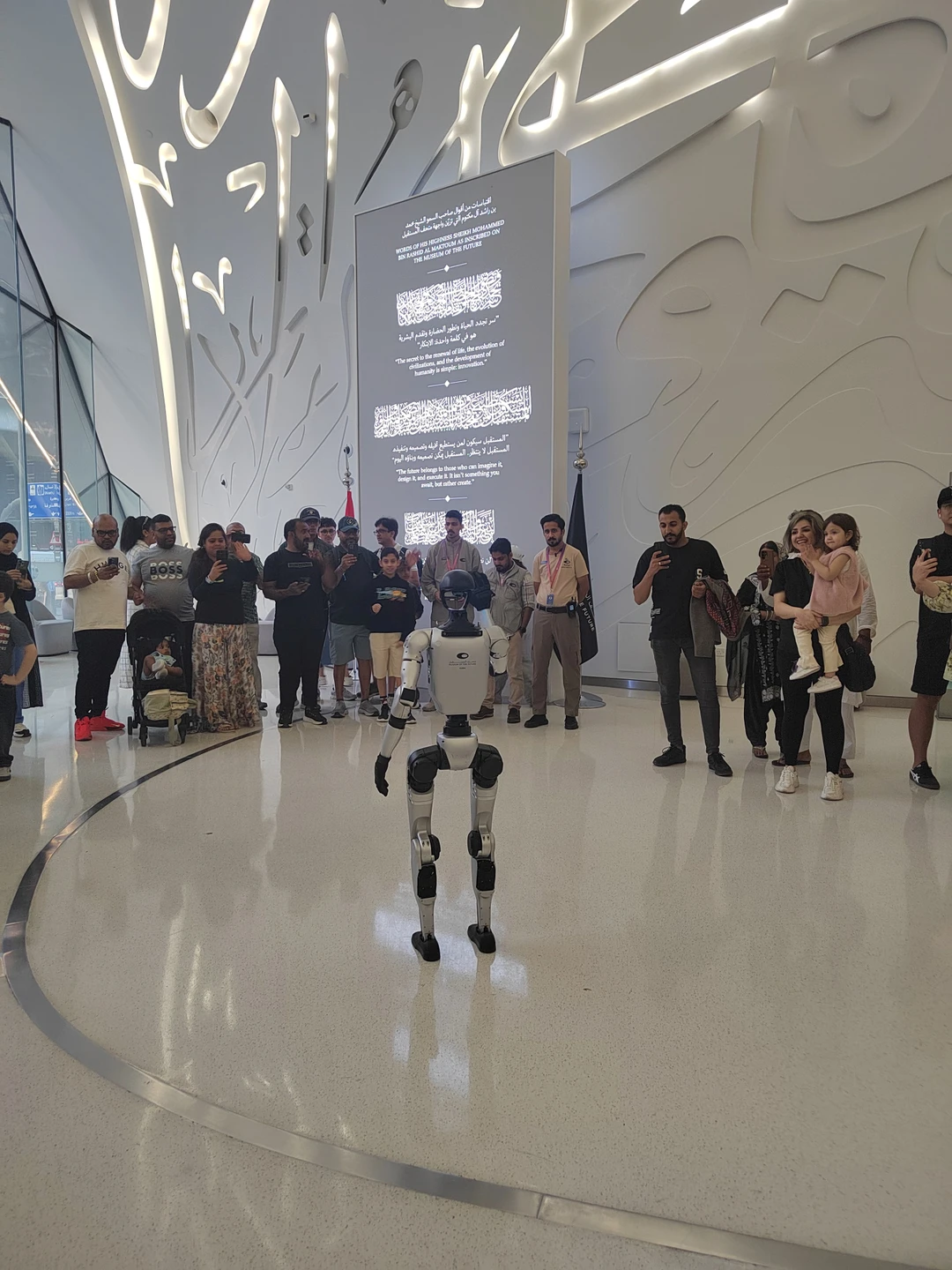 Экскурсия по Дубаю прошла безупречно, нам очень понравилось, гид Азиз был очень вежливым и добрым. У