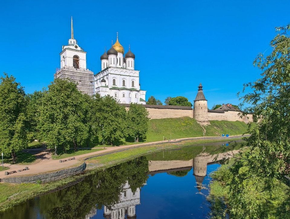 Фото 4 - Экскурсия: "Связь времён: прошлое и настоящее Пскова, Изборска, Печор"