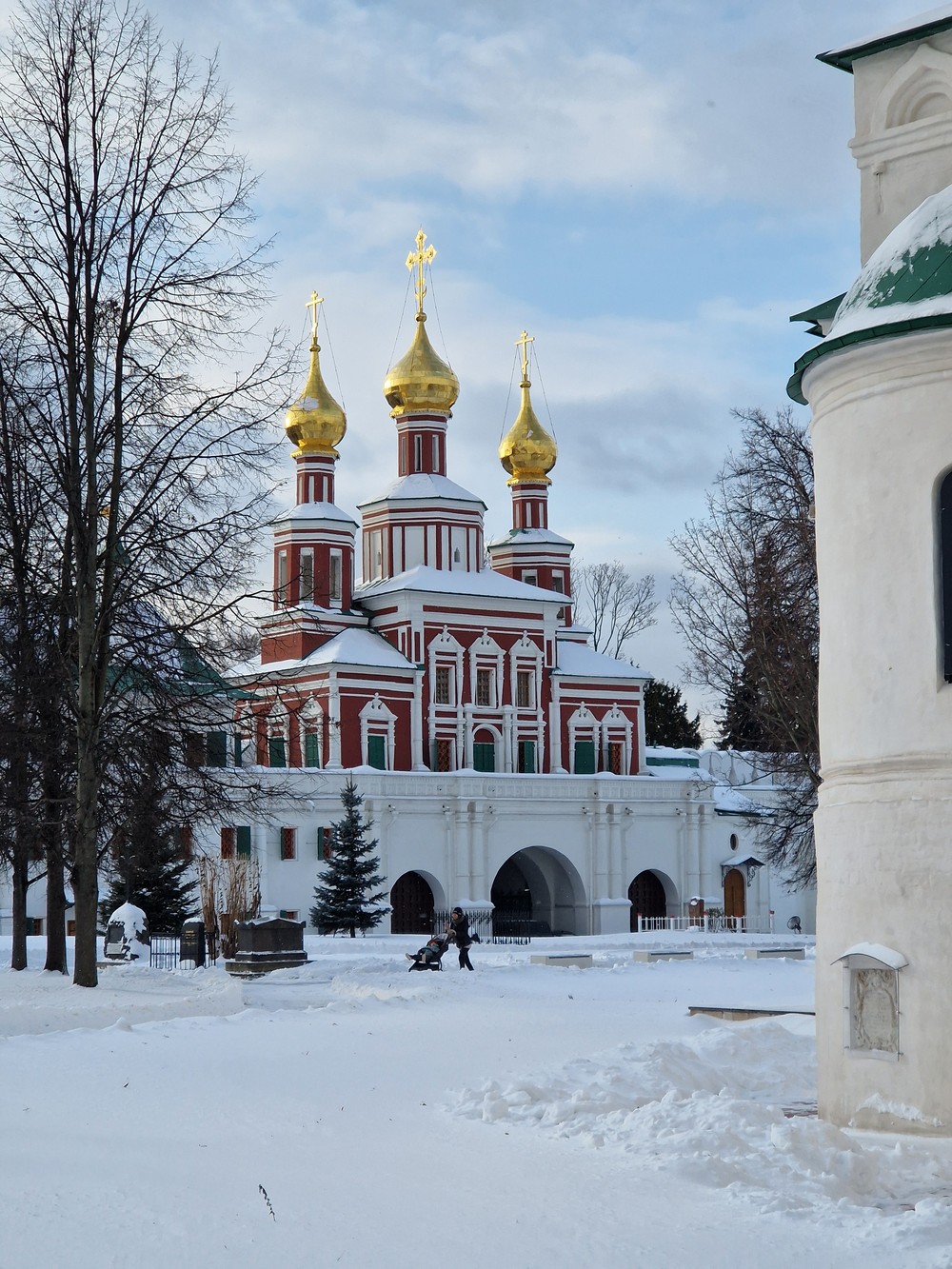 Фото Светская экскурсия в прошлое и настоящее Новодевичьего монастыря