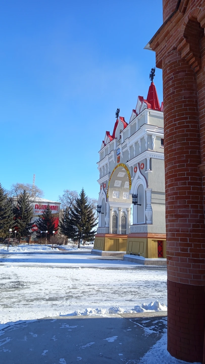 Отличная экскурсия для знакомства с городом, Данил - очень увлечённый рассказчик, старожил и краевед, который подкупит