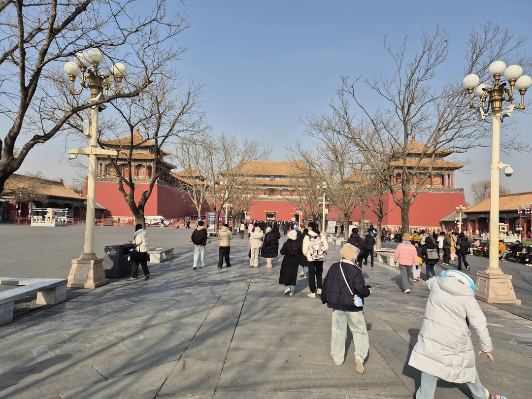 Гид Иван оказался очень приятным, образованным и начитанным. Были на двух экскурсиях, очень рекомендую