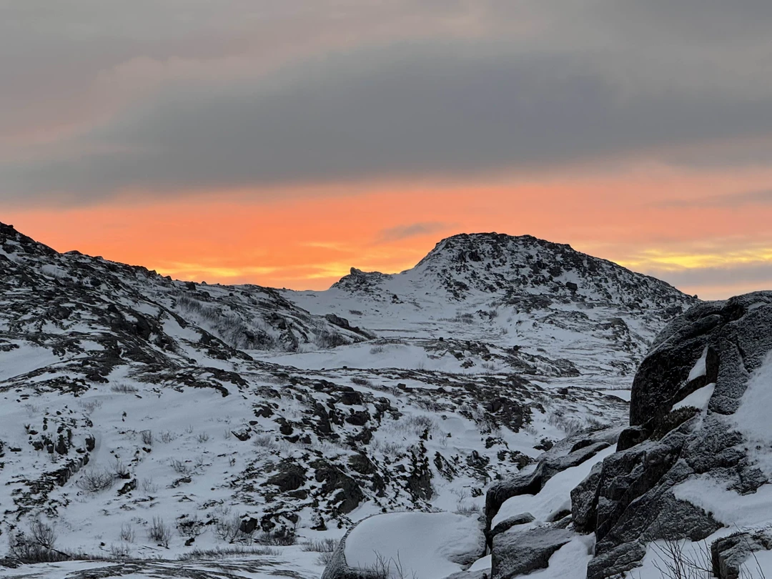 Возил нас Алексей, было легко и непринужденно, сплочено, Алексей всю поездку рассказывал много интересного, галантный и