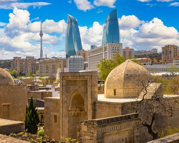 Старый город и улица Низами