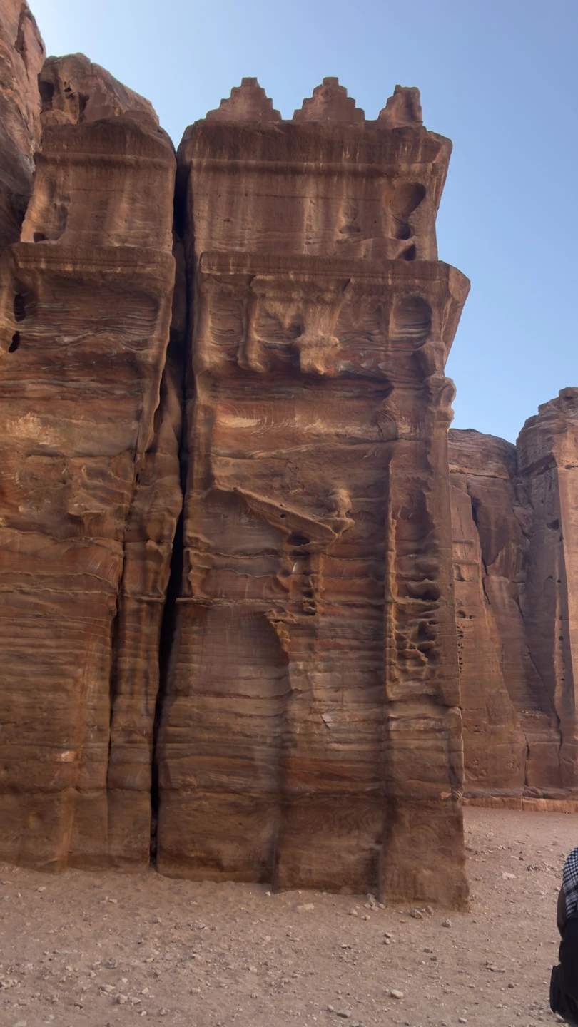 Это было потрясающее погружен е в атмосферу древней Петры, наш гид рассказывал потрясающие истории этого региона
