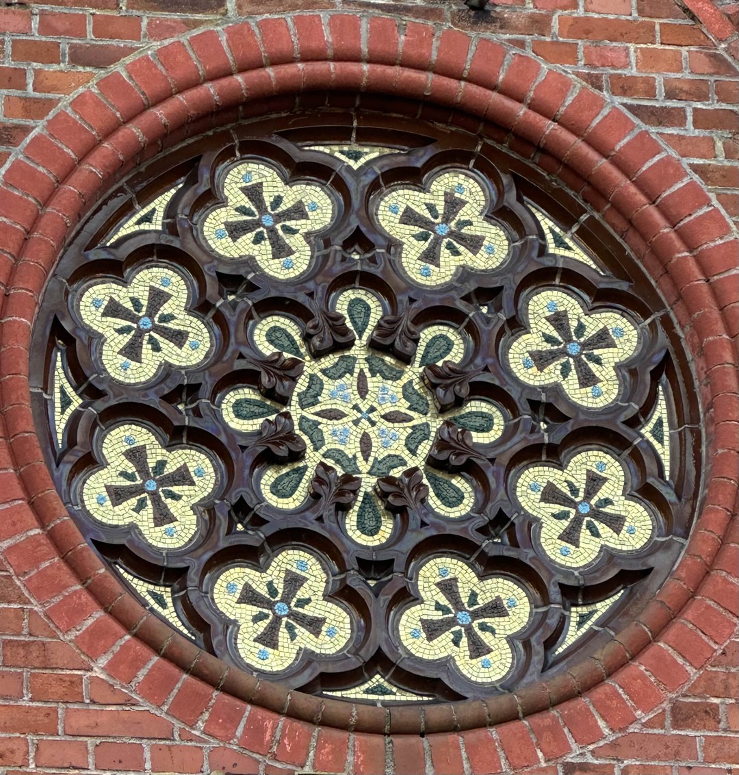 Хотелось посмотреть на Калининград нетипичный и нетуристический. Выбрали экскурсию в Балтрайон и это была заключительная яркая