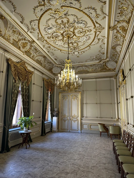 Была на этой экскурсии 7 марта. смело могу порекомендовать эту экскурсию всем: тем кто интересуется архитектурой