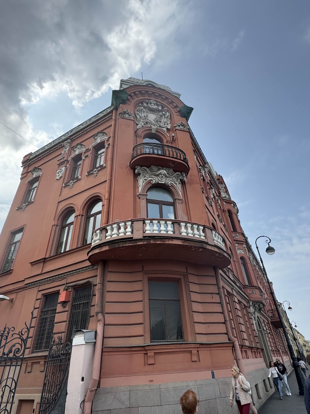 Отличная экскурсия! Александр легко, с юмором преподносит материал. Обошли четверть острова, посмотрели основные достопримечательности и не