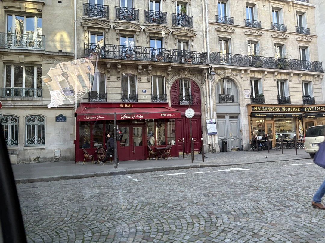 Спасибо большое Денису, экскурсия очень интересная, удойная, посмотрели действительно весь Париж за 4 часа, очень рекомендуем