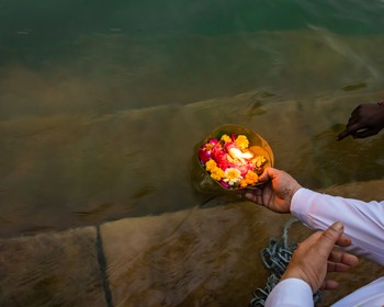 Каньон и водопад Ранех, переезд в Читракут, прогулка на лодке по Мандакини и церемония огня