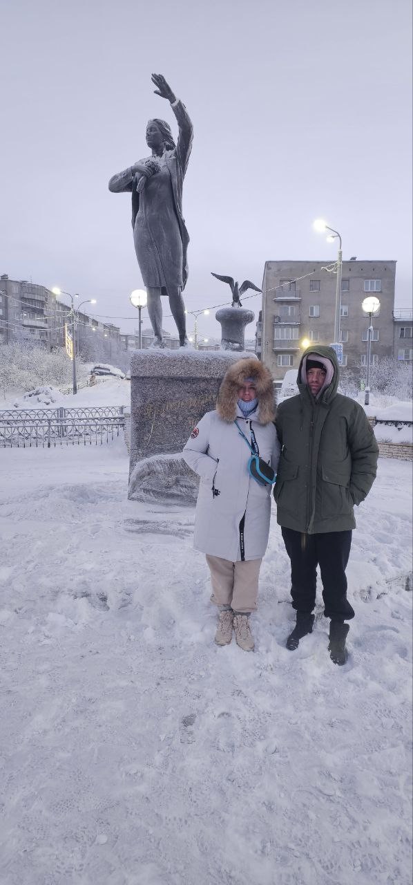 Здравствуйте! В Мурманске впервые. Не советовались,не узнавали впечатления знакомых,а решили опираться только на свои ощущения. Для