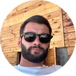 Айнар - представитель команды гидов