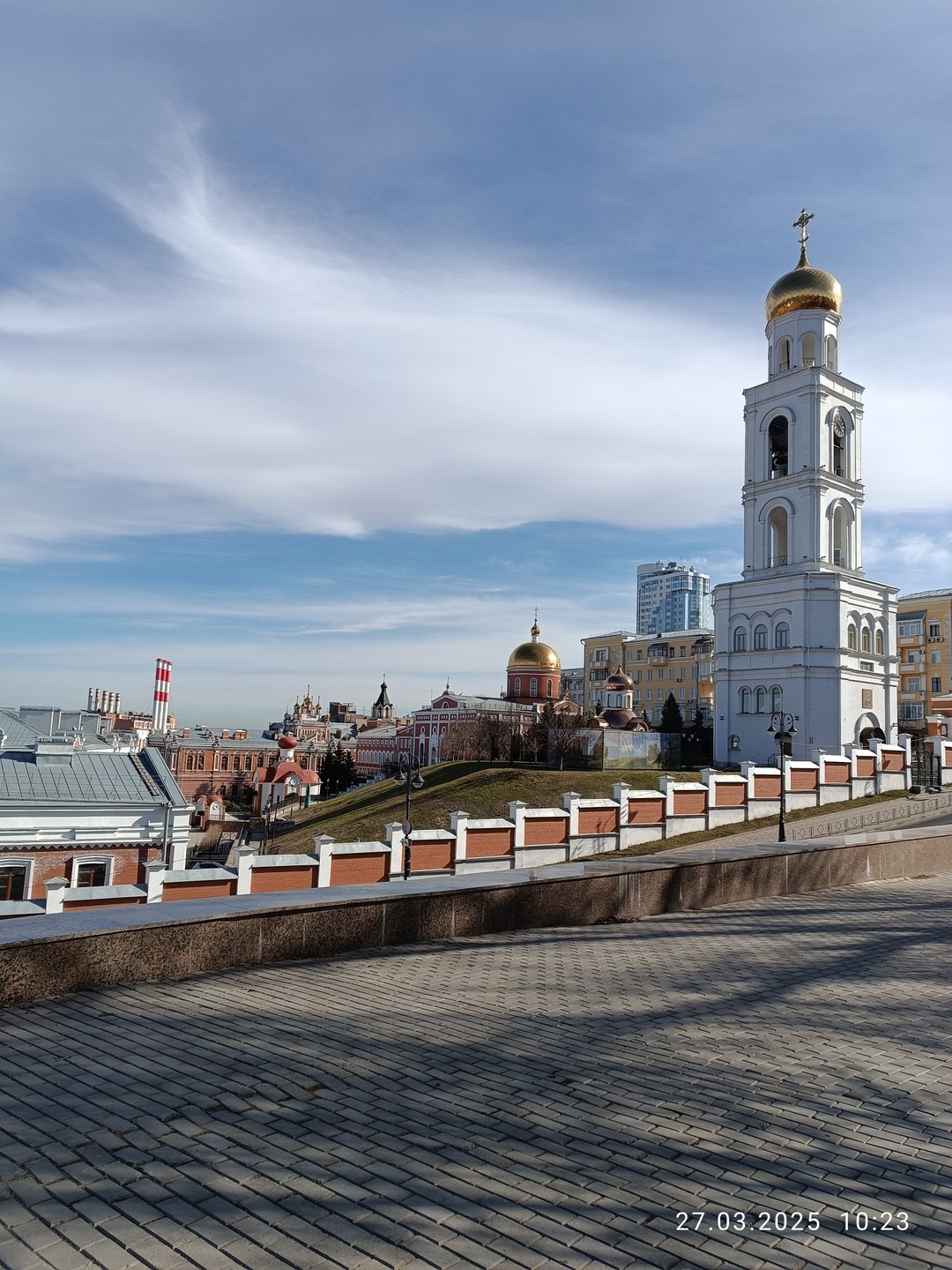 Приезжала с сыном на каникулы и очень хотелось узнать об истории Самары. Роман очень интересно и