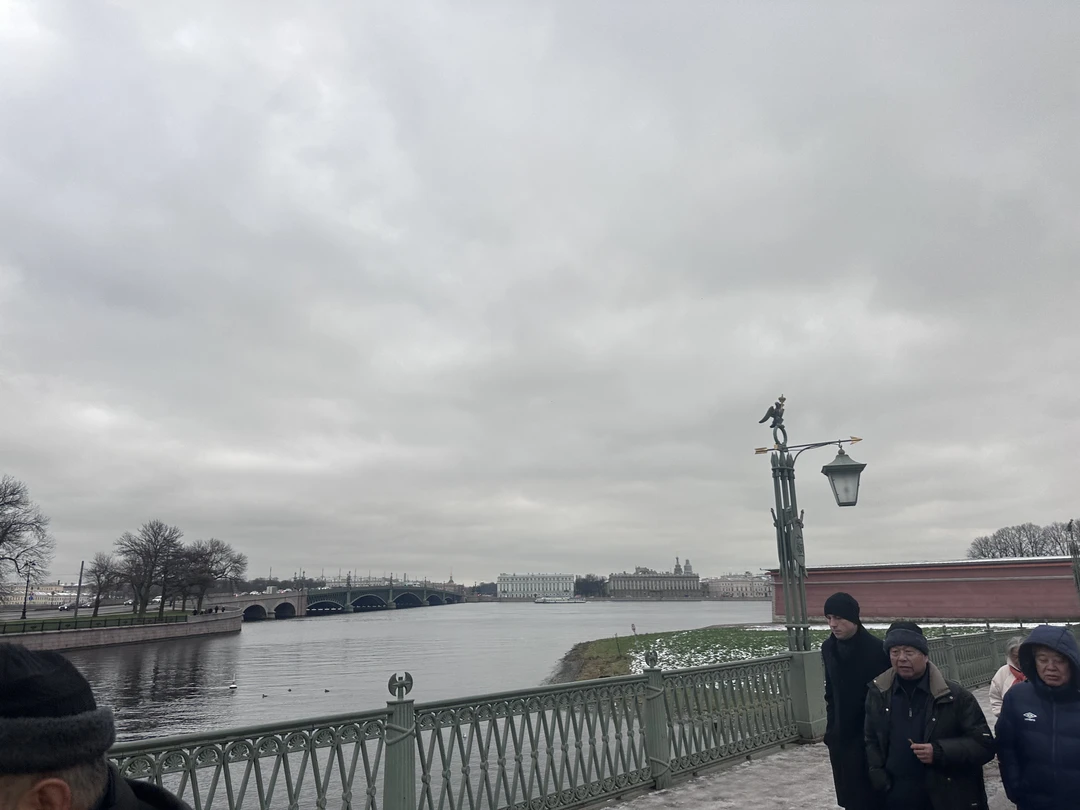 Очень было интересно, всё доходчиво рассказывала девушка, отвечала на все вопросы, беседы были с юмором) уделяла