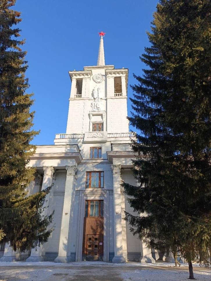 Были впервые в г. Екатеринбург, приезжали на пару дней и заранее задумались о бронировании экскурсии. Долго