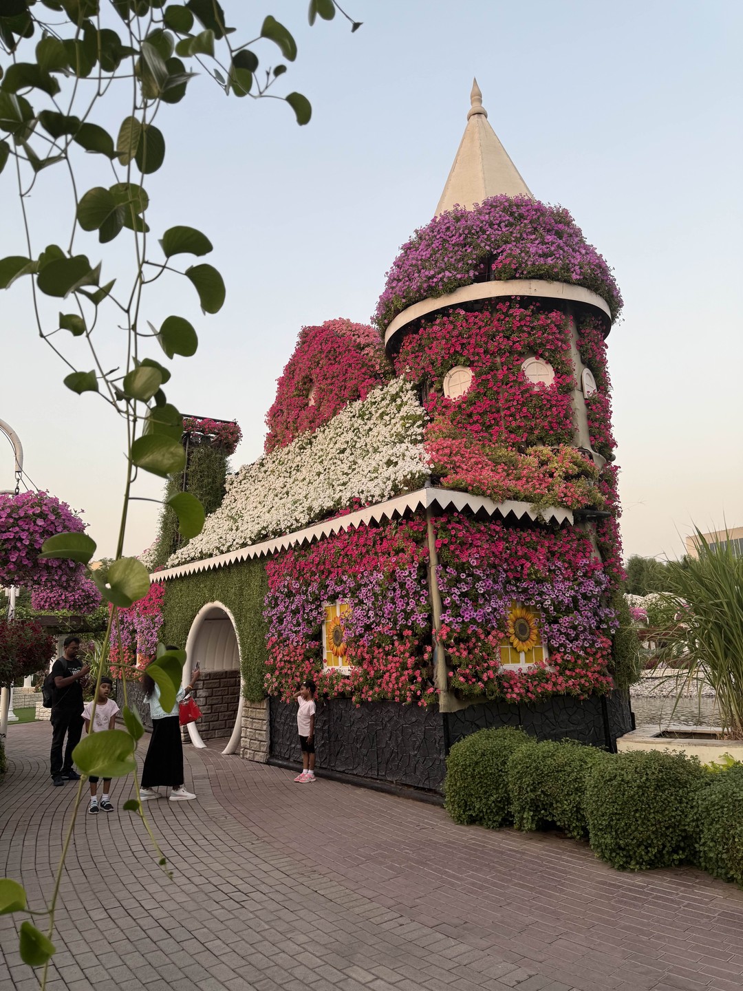 Добрый день! Были в ОАЭ в первый раз и нам очень понравилась экскурсия! Мохаммад учитывает все