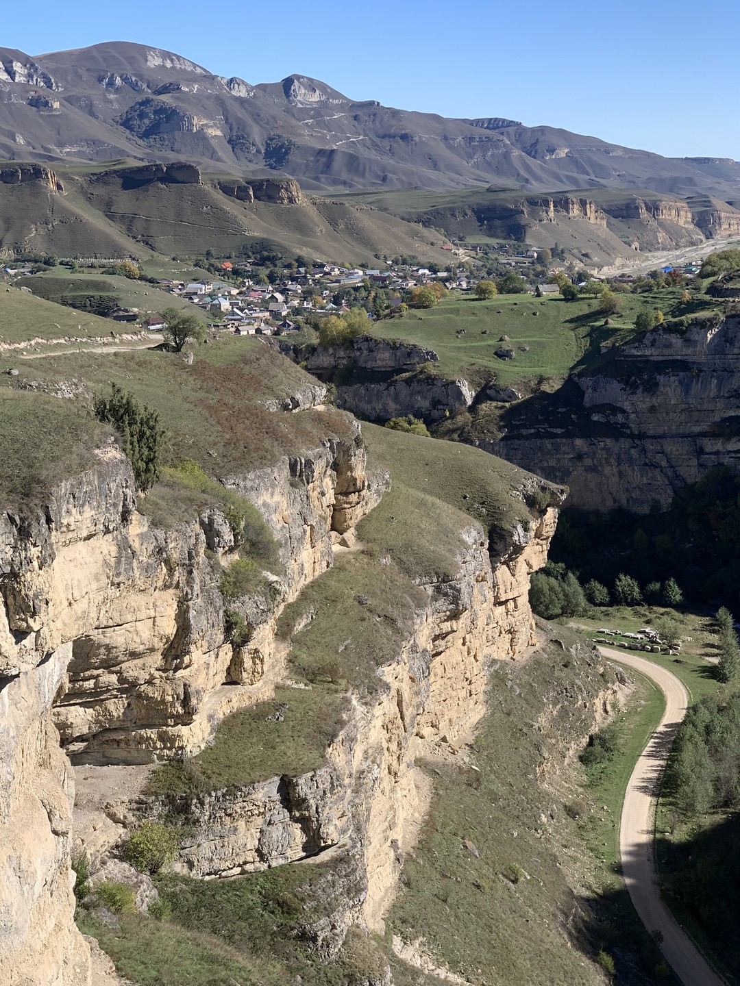 Большое спасибо Николаю за интересную и насыщенную экскурсию 19 октября в Кабардино-Балкарию. Насладились живописными видами природы,