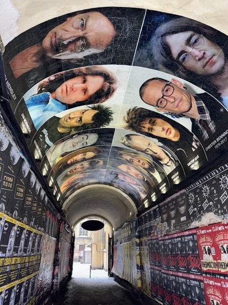 Хочется выразить огромную благодарность Александру за экскурсию по Лиговскому. Мы не первый раз в Питере, но