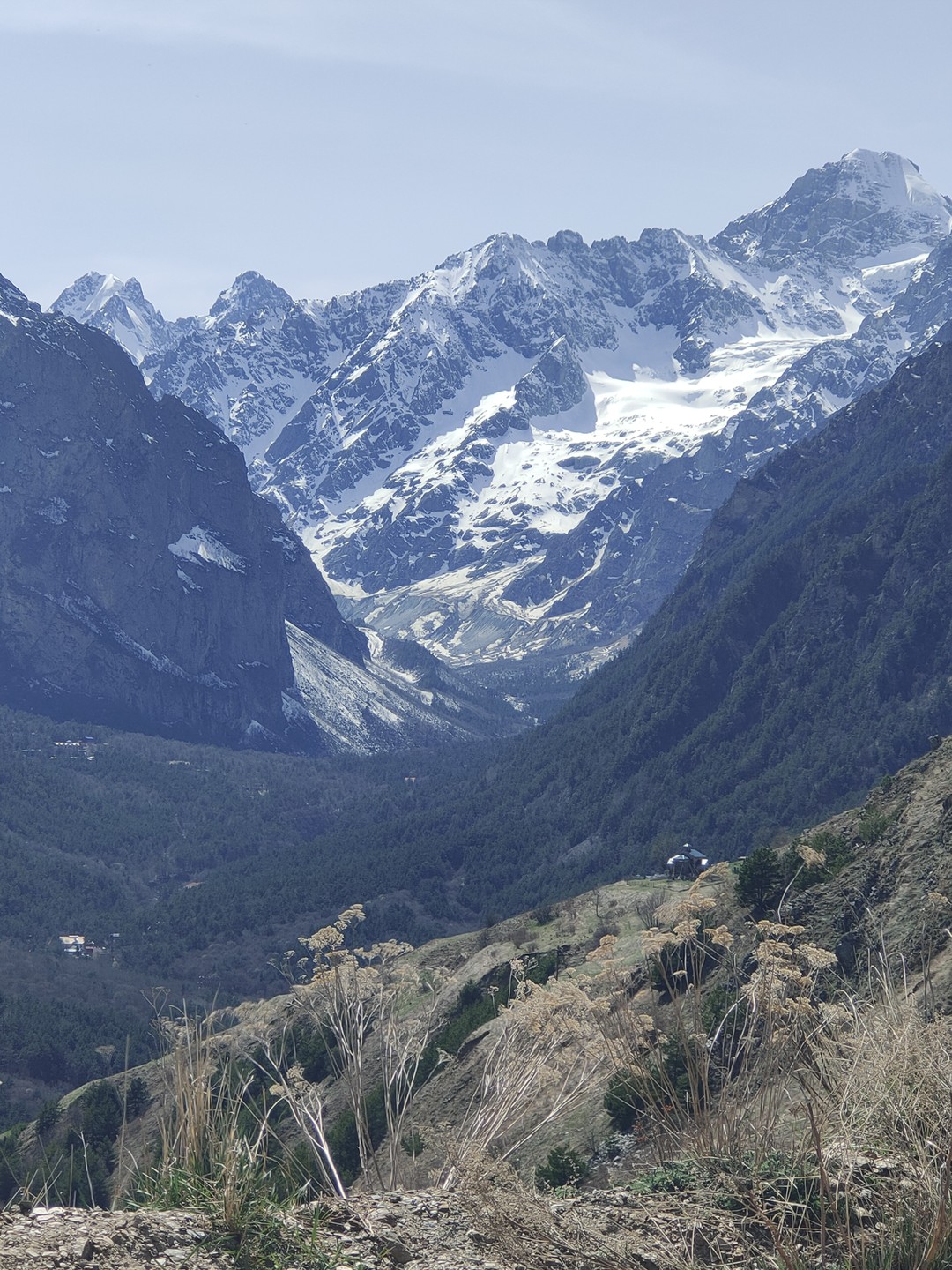Поездка оставила самые благоприятные впечатления. Наш проводник, Марат, профессионал, знающий и уважающий дело, которым занимается. Рекомендуем