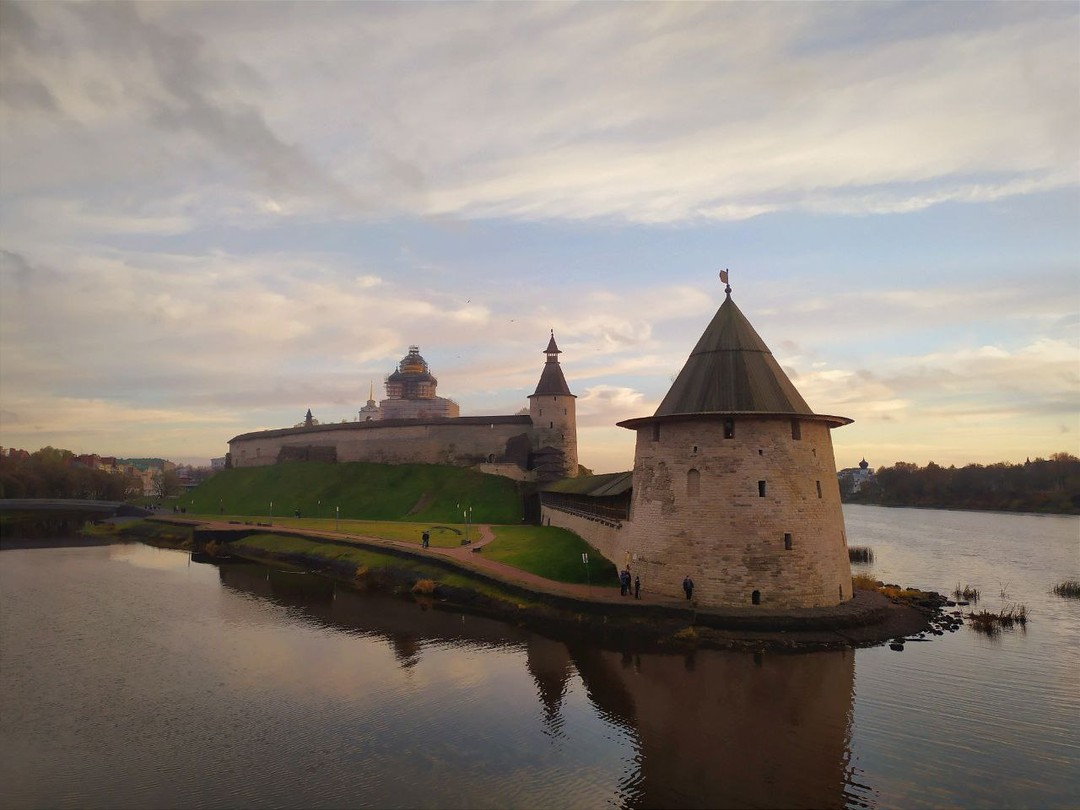 Псков и его окрестности - с интересом и любовью (Гусева)