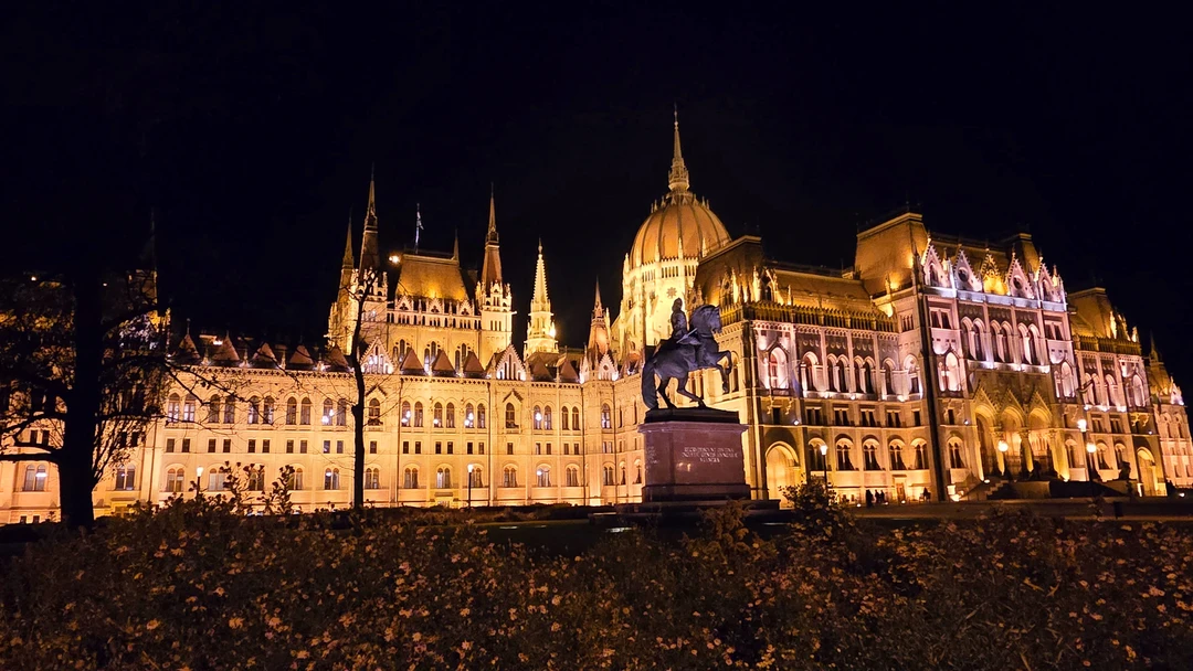 Первый день в Будапеште и первая эескурсия по волшебному ночному городу. После слова волшебный ничего больше