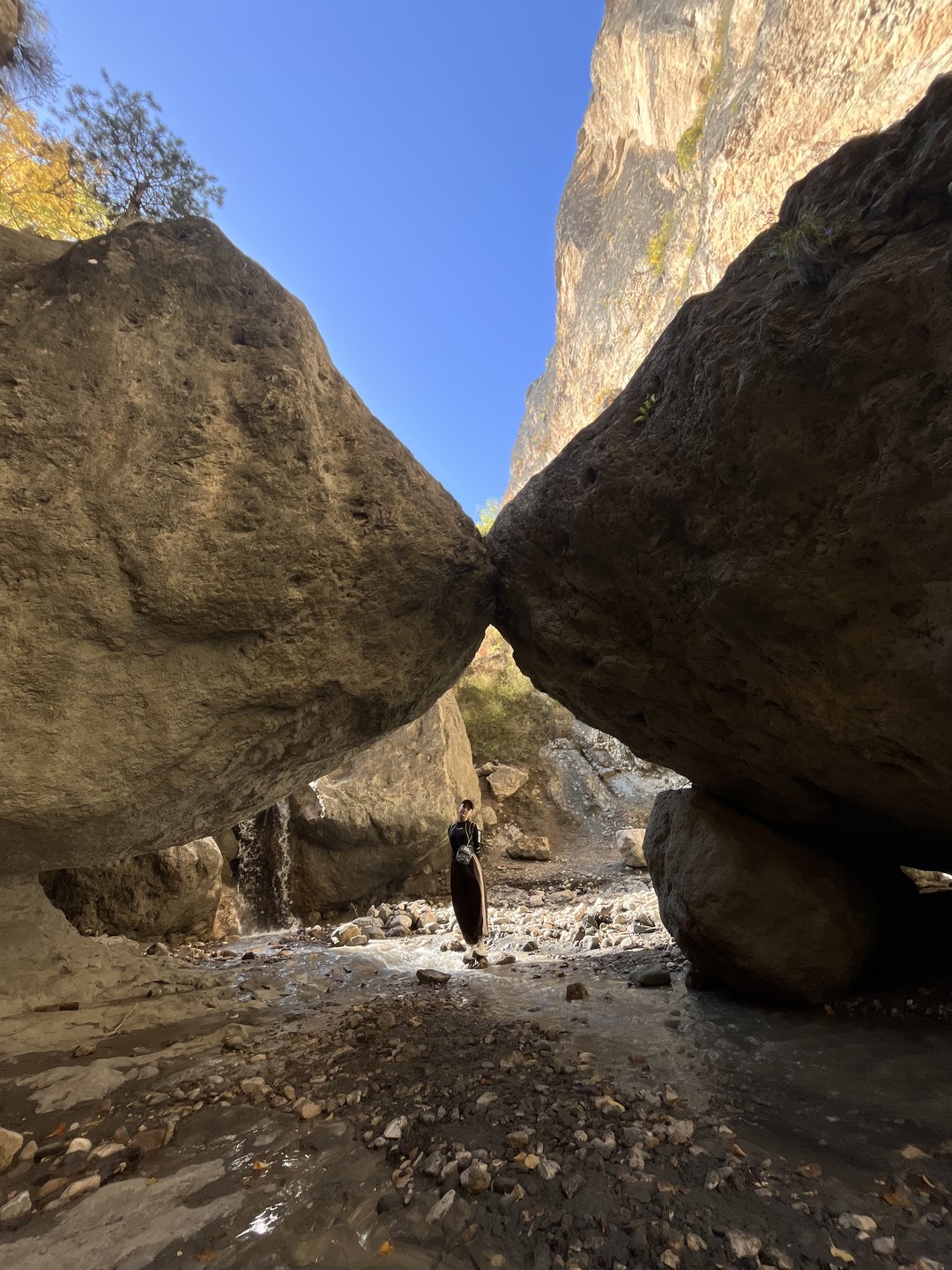 очень увлекательное приключение, места очень красивые,локации подобраны идеально,также могут корректироваться под вас в индивидуальном порядке,брали тур
