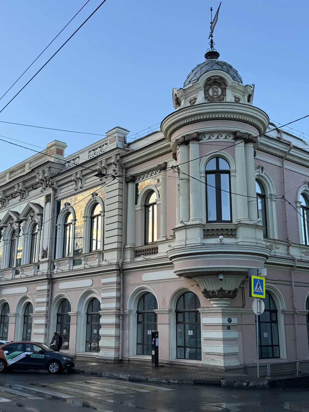 Шикарная прогулка, увлекательно, с юмором, не занудно. Даже самые скептически настроенные гости (в принципе не любят