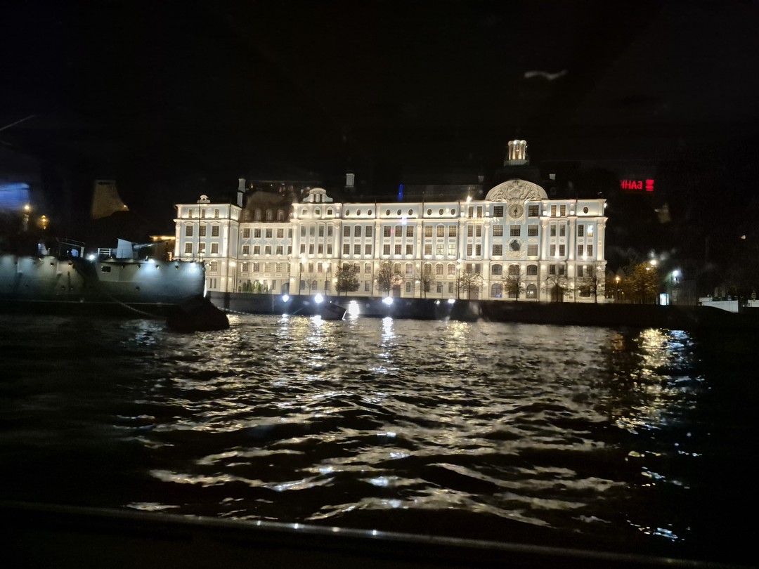 Пять разводных мостов - на теплоходе с гидом (Ольга)