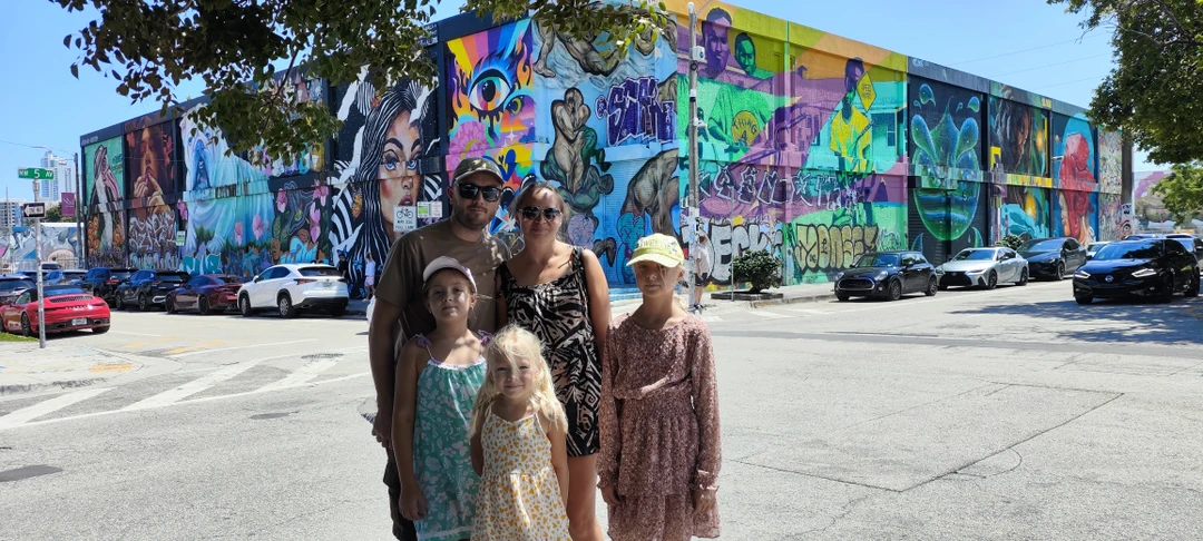 Мы заказали экскурсию "Секретный Майами" и остались очень довольны. Нашим гидом была Екатерина. Она уточнила у