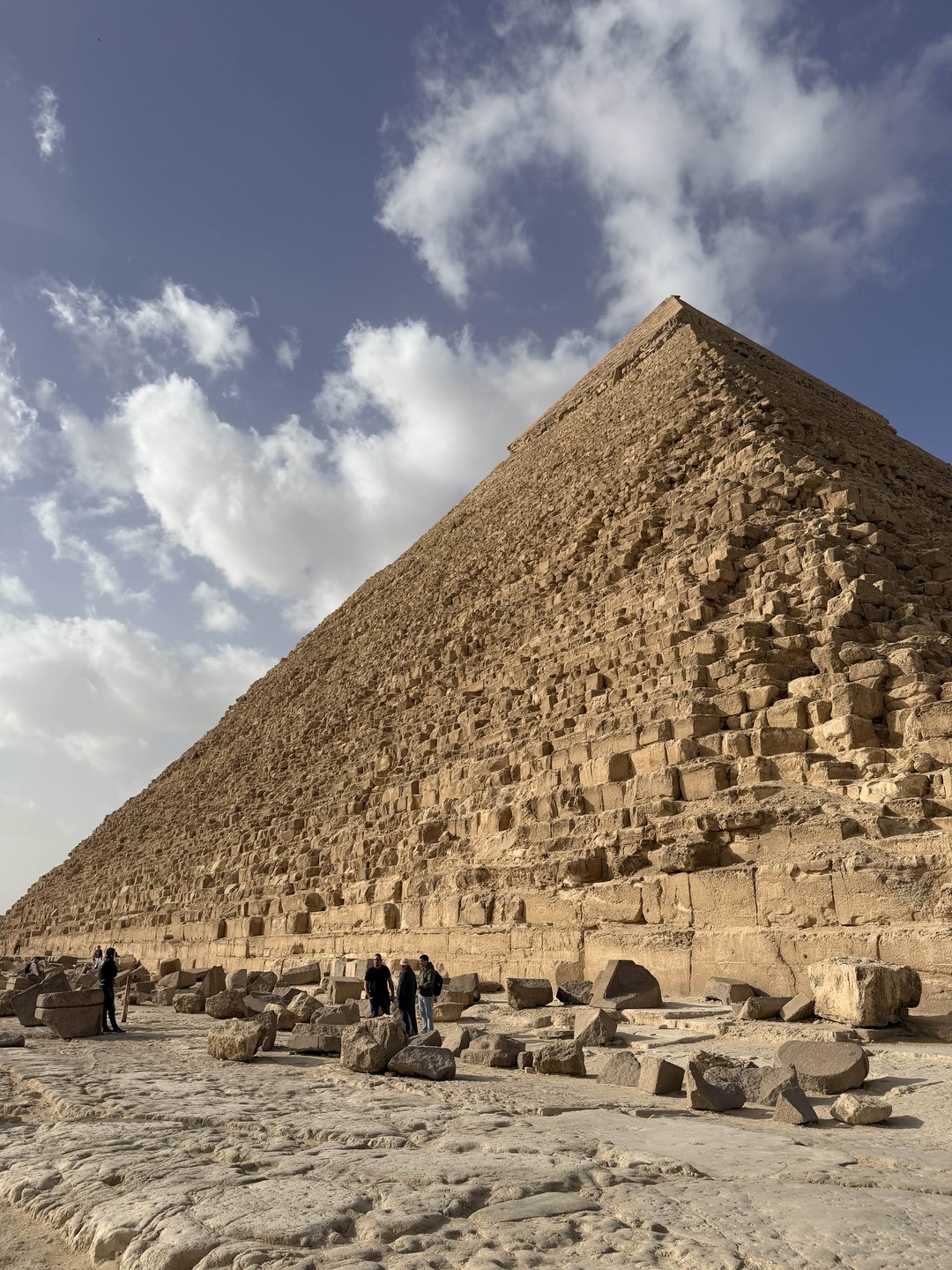 Ездили на экскурсию по пирамидам с Екатериной и Ваэлем, отличная организация, все детали соответствовали обговоренным: пунктуальность