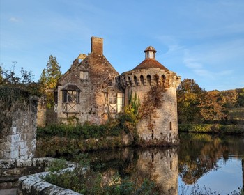 Замок Бодиам, сад Ниманс, Брайтон