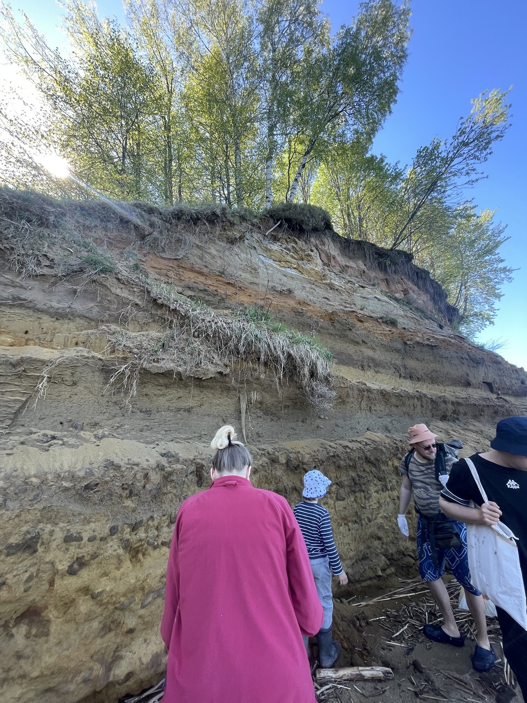 интересный маршрут, очень насыщенный, очень интересные рассказы и Профессор Дмитрий, главный по аммонитам 💪🏽 спасибо Владимиру
