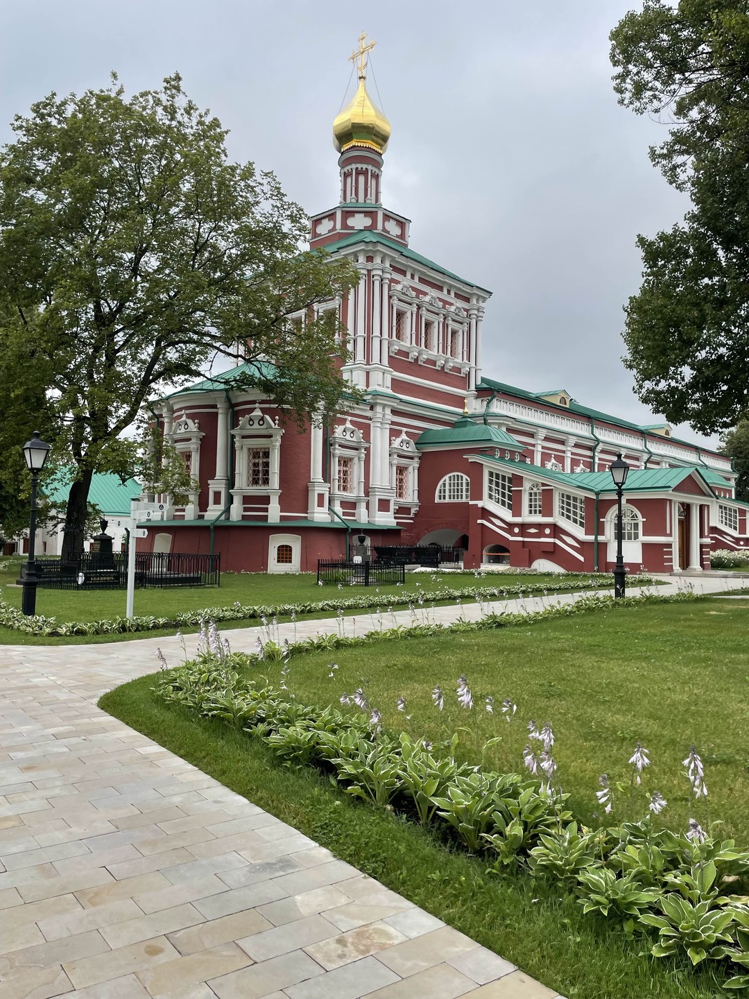 Новодевичий монастырь: зеркало времени (Елена)