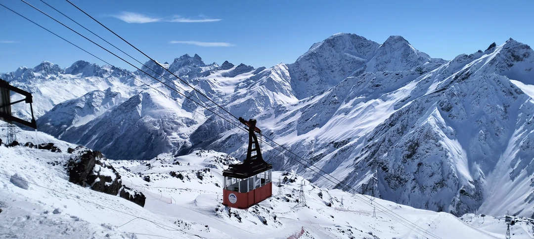 8 марта ездили на экскурсию, гид водитель Артемий. Всё прошло замечательно, продуманный интересный маршрут, рассказ по