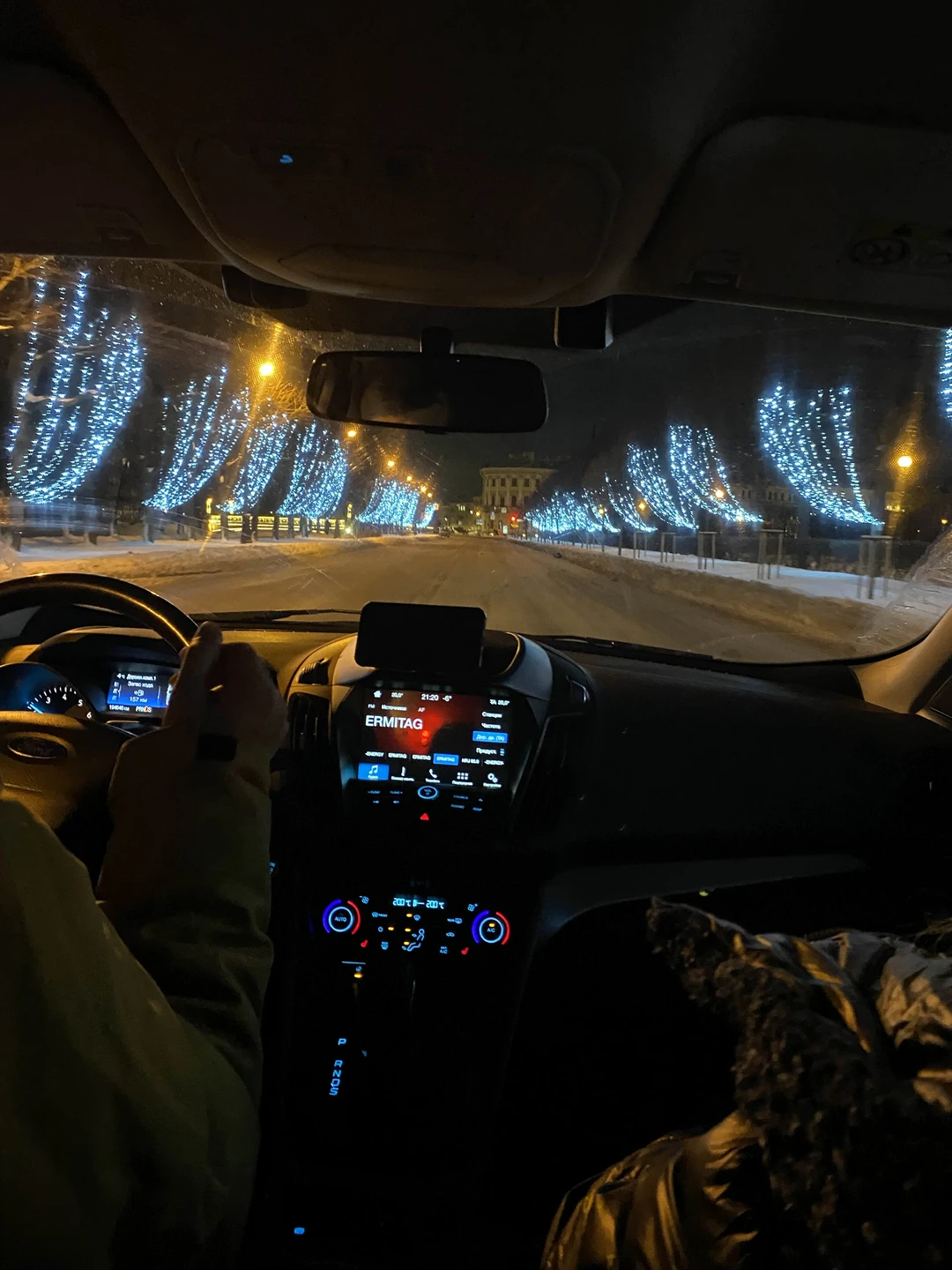 Очень теплое отношение, продуманный маршрут, интересная экскурсия, прекрасная машина и неповторимый, красивейший город!!! Спасибо!!!