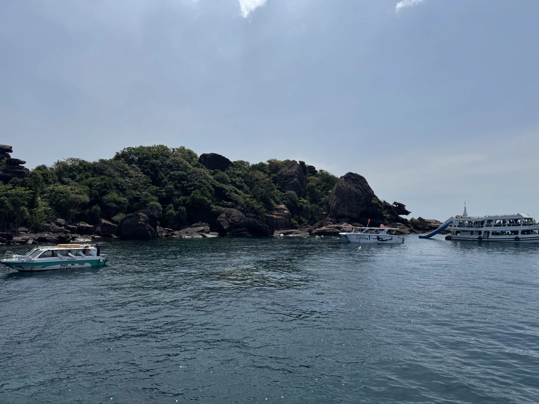 Прекрасная экскурсия. Организованна на высшем уровне спасибо большое нашему гиду он очень веселый и классный👍🏻. Нас