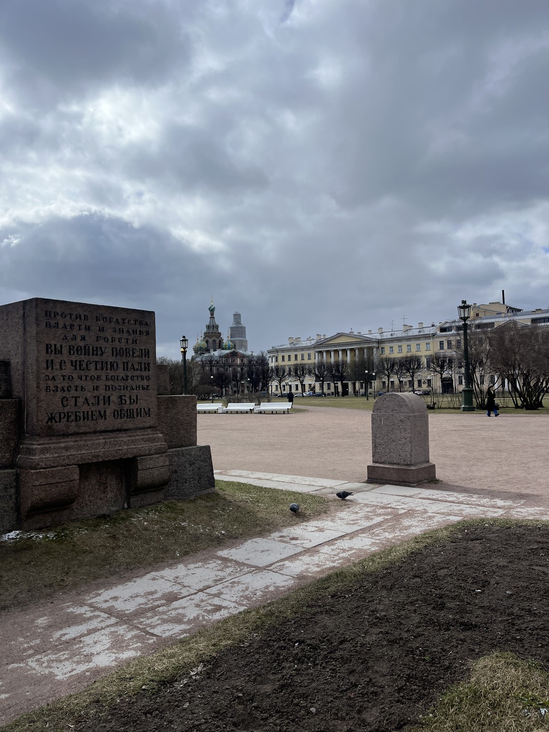 Недавно побывала на индивидуальной пешеходной экскурсии, посвященной захватывающей теме "Треугольник Смерти" в Санкт-Петербурге. Экскурсия охватила три