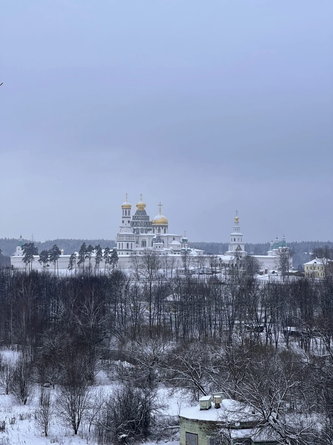У нас была группа из 6ти человек и все остались очень довольны экскурсией, которую нам провел